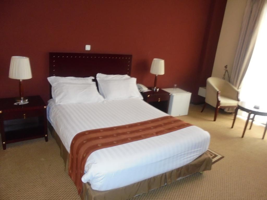 Soramba Hotel Business Plc Адис Абеба Екстериор снимка