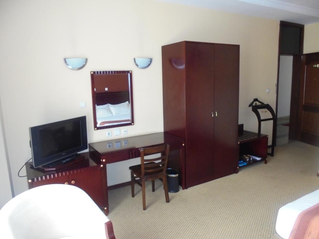 Soramba Hotel Business Plc Адис Абеба Екстериор снимка
