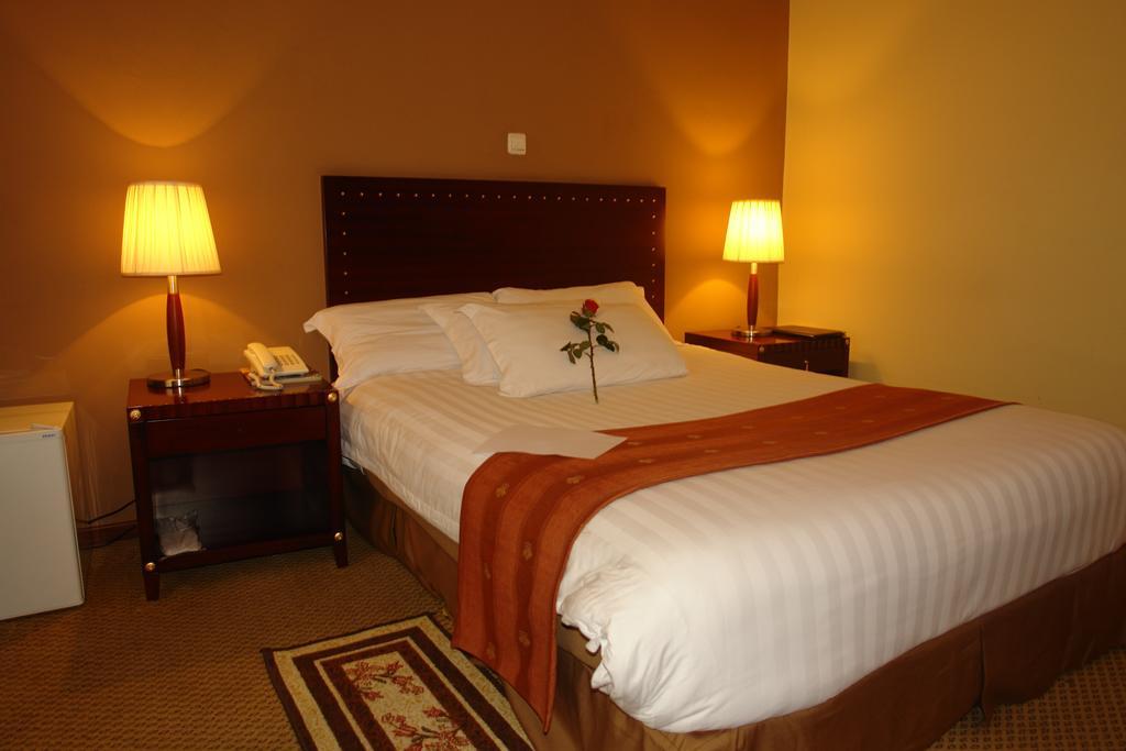 Soramba Hotel Business Plc Адис Абеба Екстериор снимка