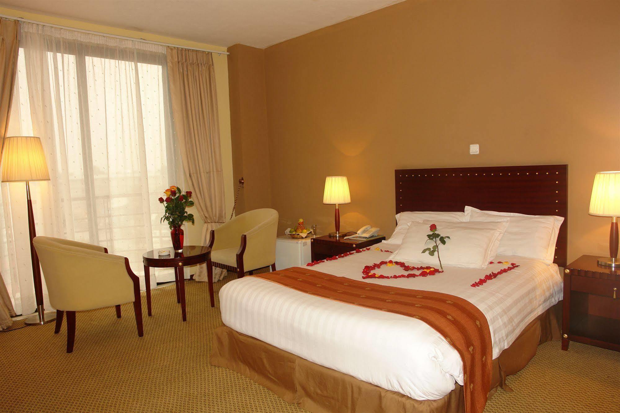 Soramba Hotel Business Plc Адис Абеба Екстериор снимка
