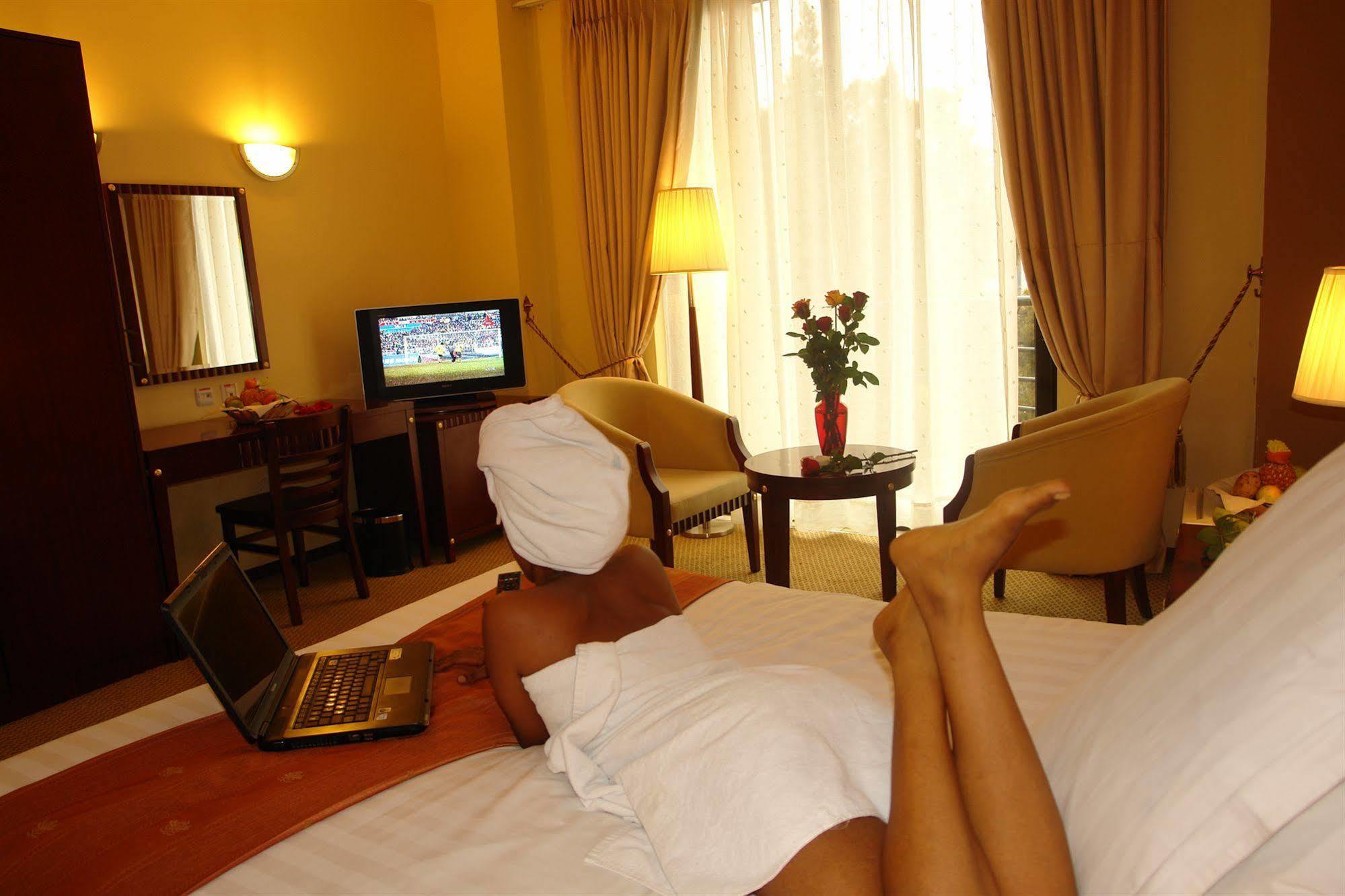 Soramba Hotel Business Plc Адис Абеба Екстериор снимка